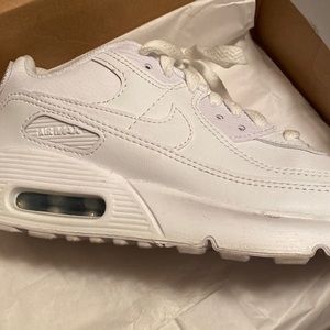 Used 1 time they are unisex women’s size 51/2